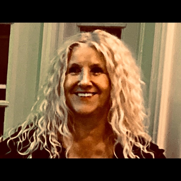 Meet your Posher, Kelly - Picture 1 of 4